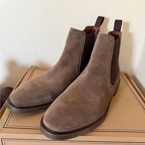 Clarks Men's Tan Suede Chelsea Boots